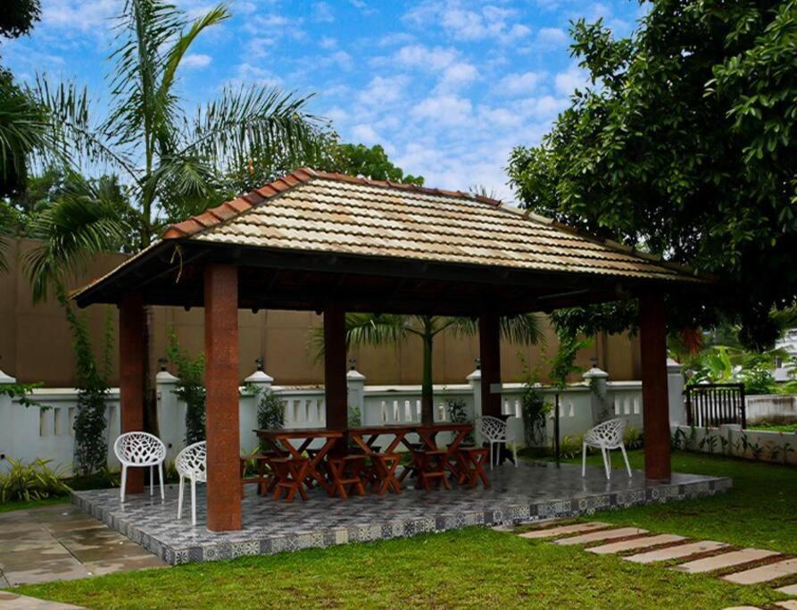 Tamarind Heritage Holiday Home 앙가말리 외부 사진